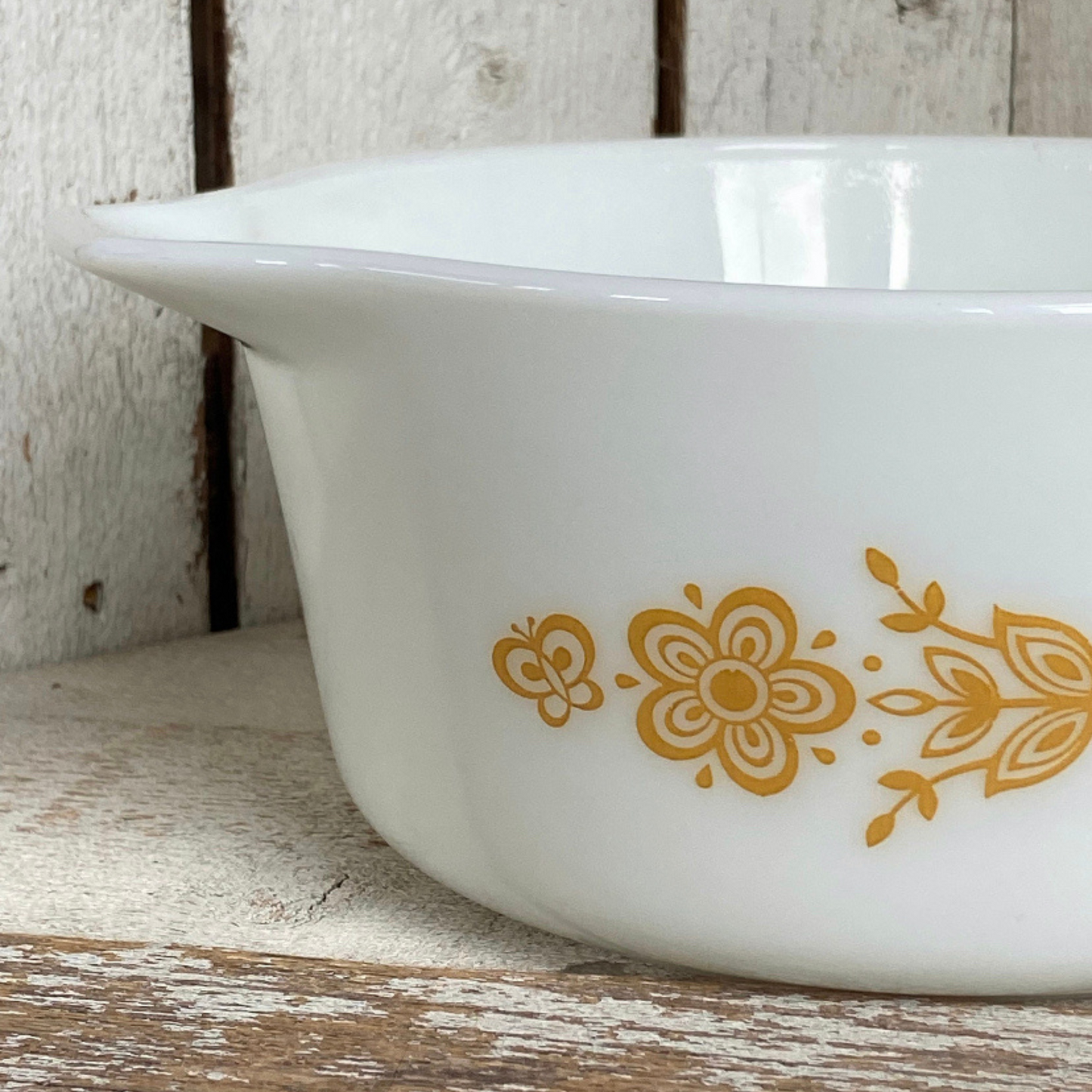 Pyrex Golden Butterfly Mixing Bowl/Cassarole Dish with Cinderella handle 472