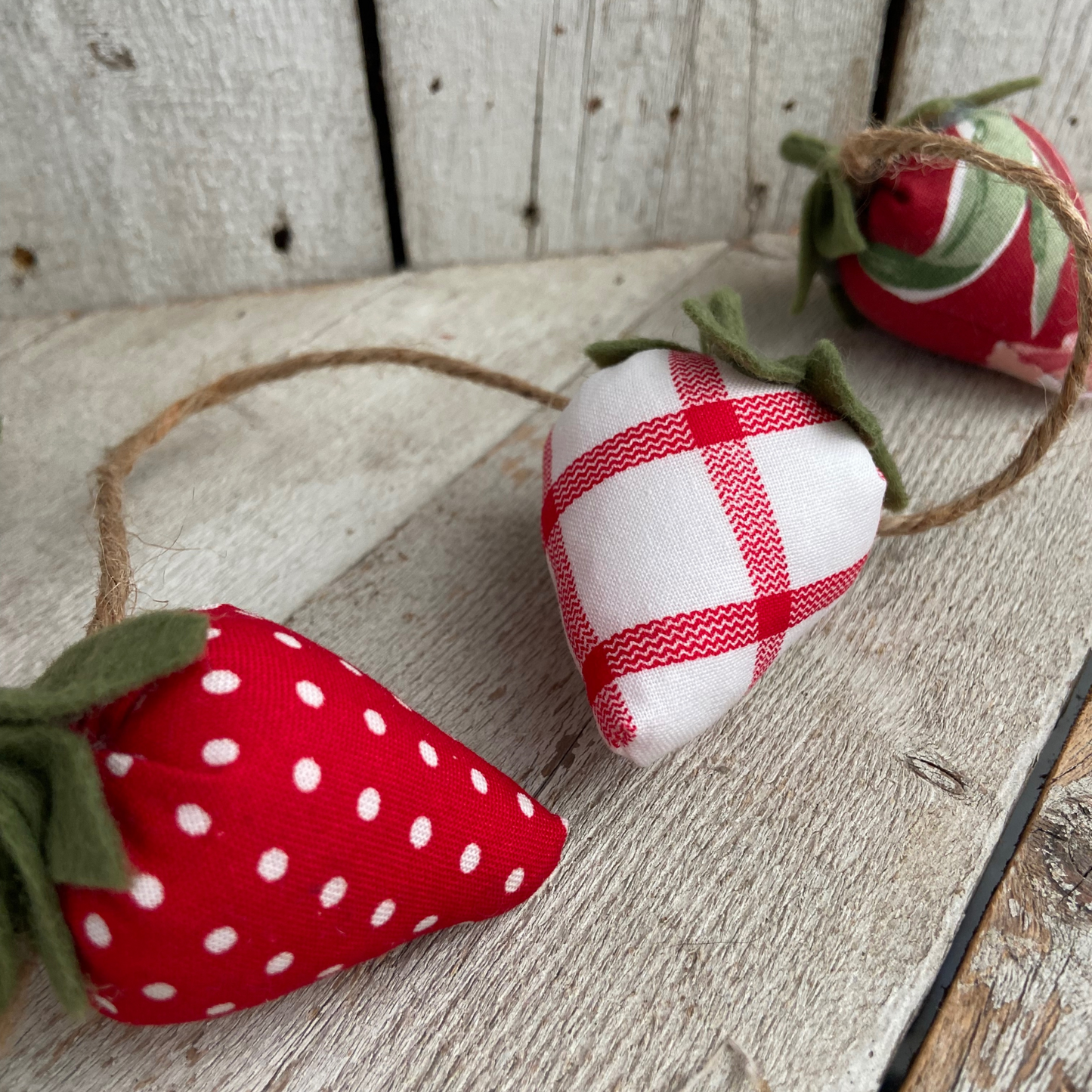 Amazing Strawberry DIY Decor 🍓 Dollar Tree Summer Decor + fabric, felt &  wood strawberries 